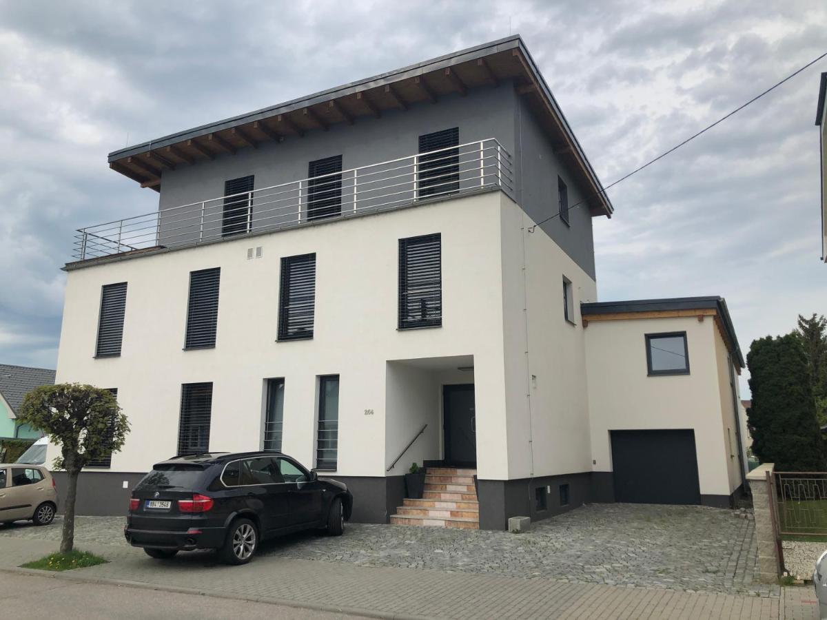 Anico Apartmany Dolni Benesov Exteriör bild